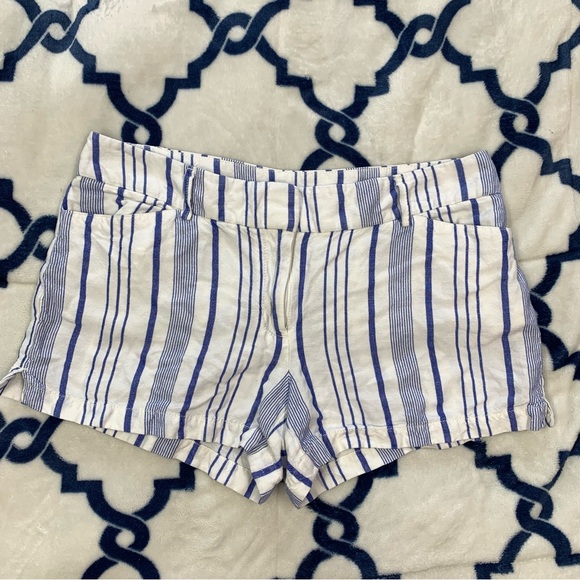 LOFT Pants - Ann Taylor LOFT White & Blue Striped Linen Blend Riviera Shorts size 4
